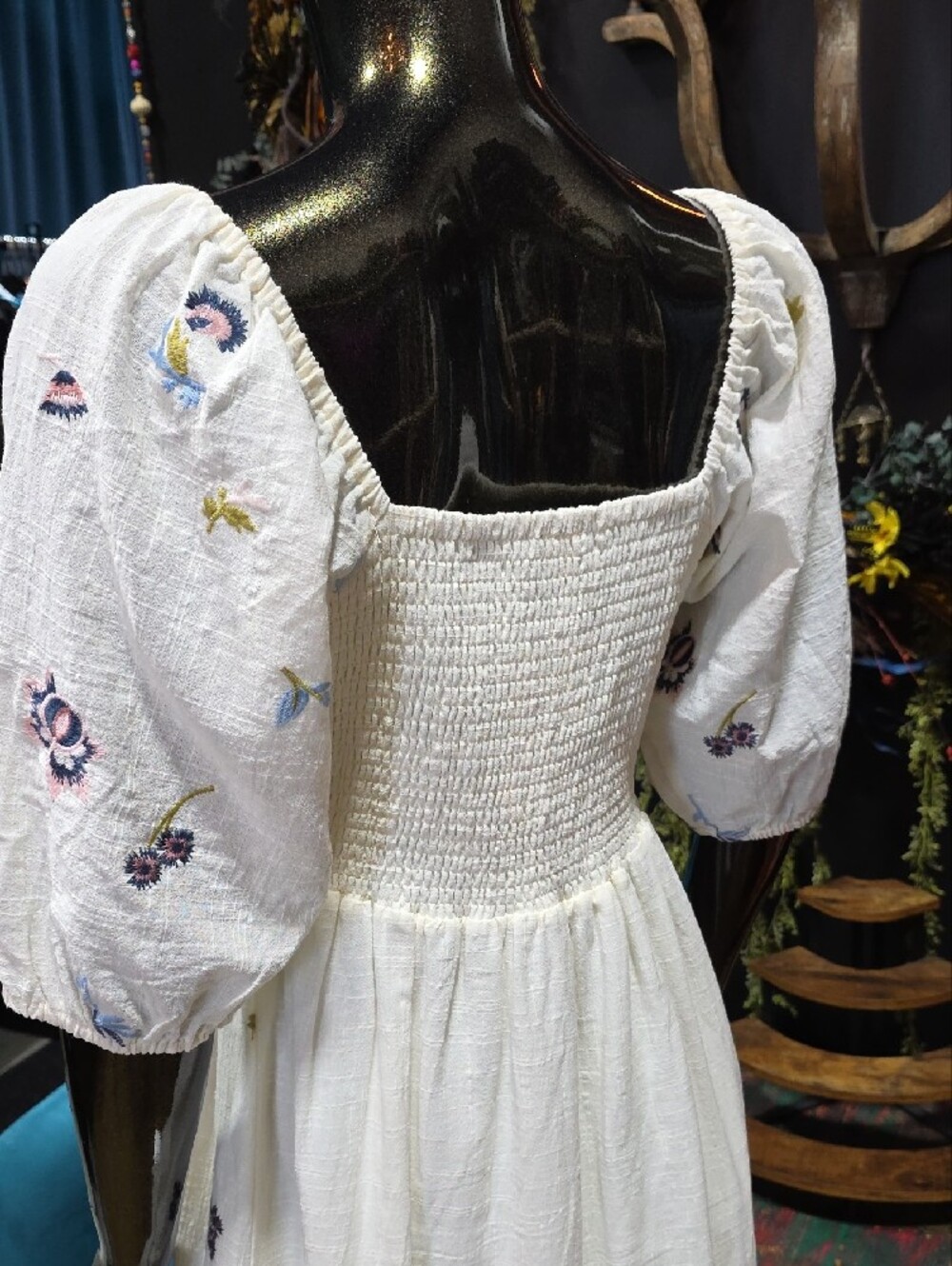 Reba White On/ Off-Shoulder Embroidered Maxi Dress - Picture 10 of 12